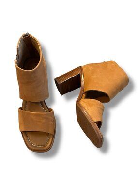 Sofft Sinclair Cut Out Sandal  Size 7.5  Nubuck Block Heel Back Zip Open Toe